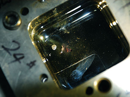 <a href='http://gfjxwh.cn/product/3.htm' class='text_a'>模具激光焊機(jī)</a>修復(fù)鏡面模具效果